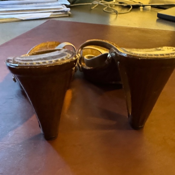 Italian Shoemakers Women's Brown Mules - Picture 7 of 12